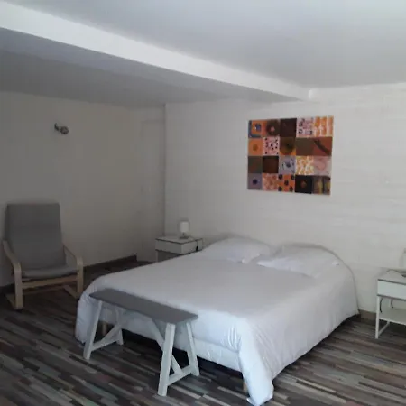 Lacoste Bed and Breakfast