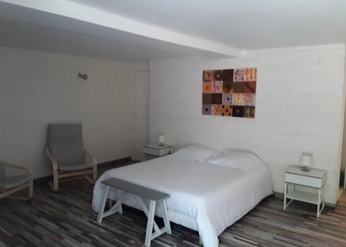 Lacoste Bed and Breakfast