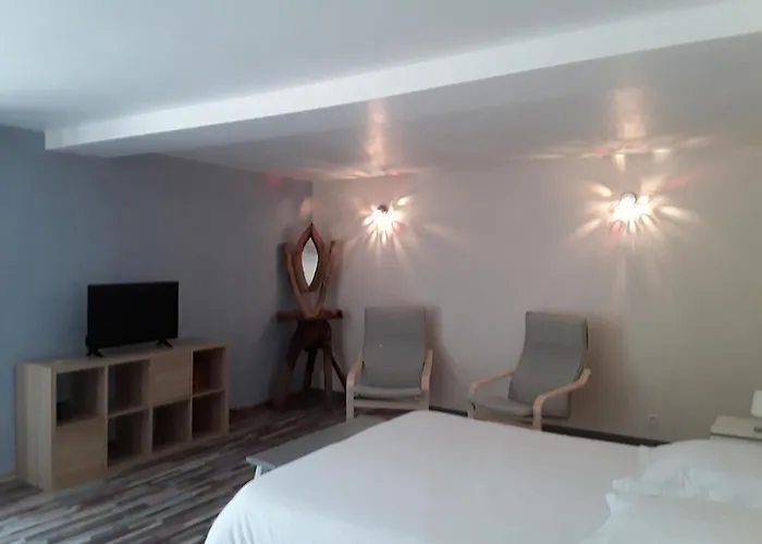 Lacoste Bed and Breakfast 3*